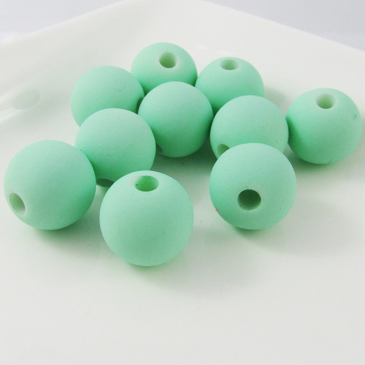 10pcs Acrylic Rubber Look Round Mint Craft Bead 13mm Hole 3.5mm