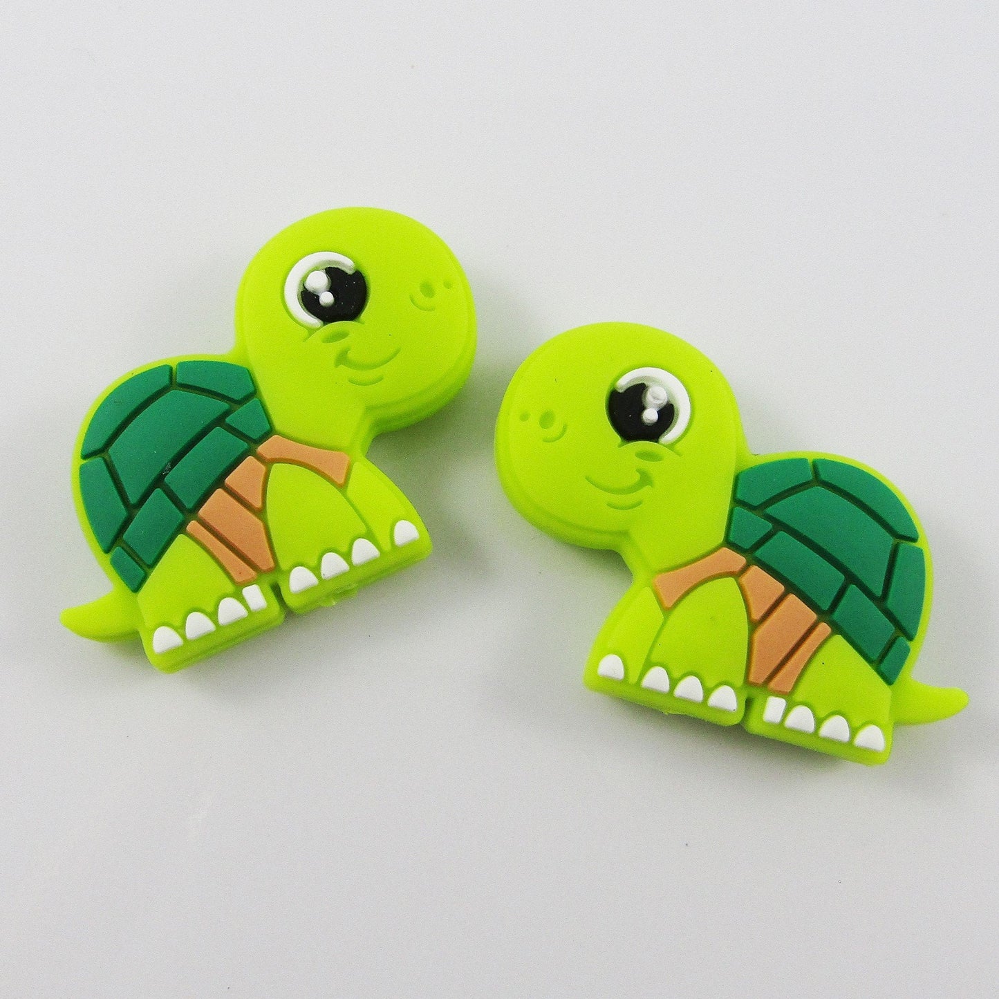 2pcs Turtle Silicone Focal Bead Green Yellow 24x33x7.5mm Hole 3mm Pen Keychains